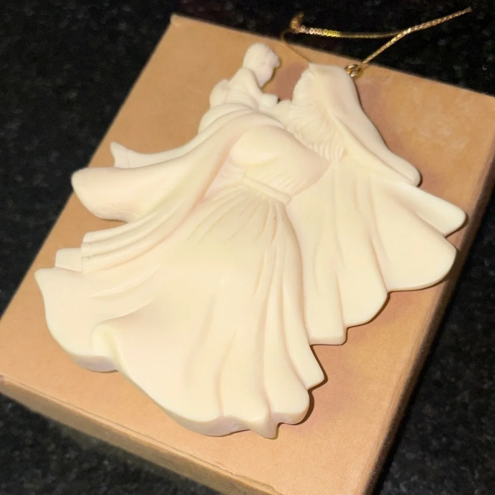 Avon Vintage Season’s Joy Ornament - Mother And Child - NIB - Picture 4 of 8